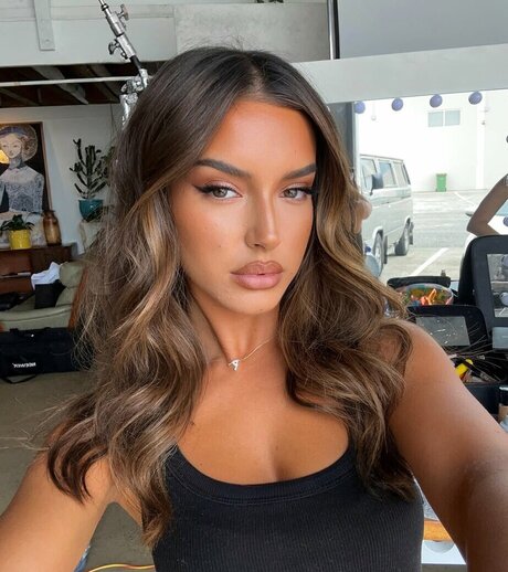 Ashleigh Menin model bild