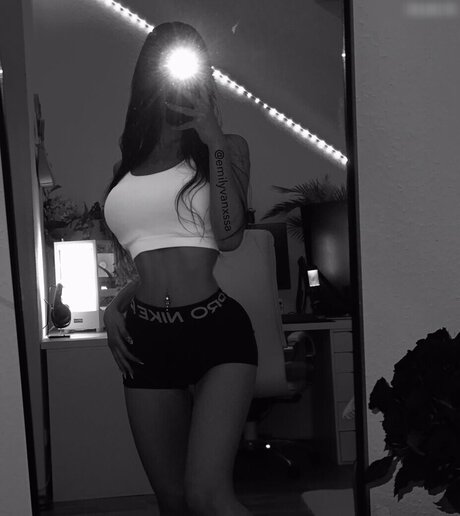 emilyvanxssa schauspielerin nette bilder