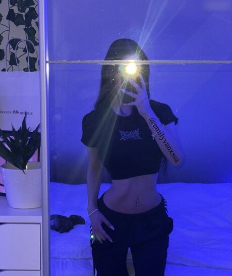 emilyvanxssa top akt foto