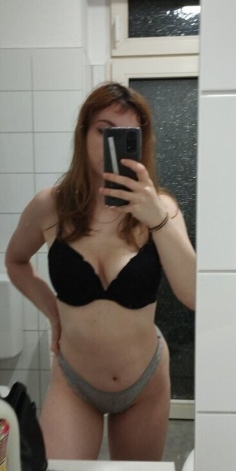 eAngi02 schauspielerin sexy bild