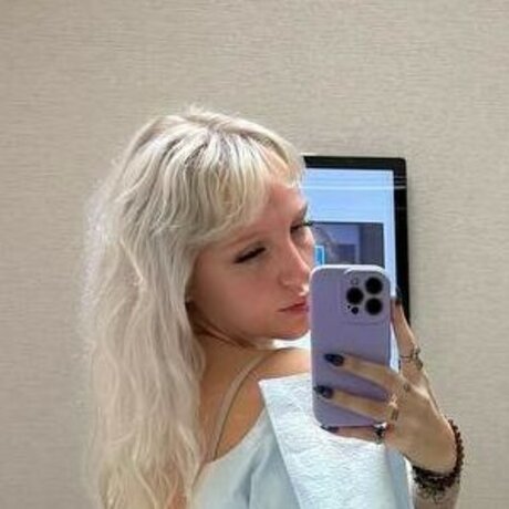 Katycarnegie perfekte hd bild