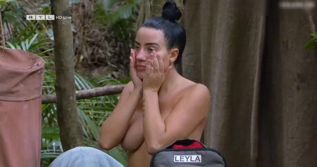 Ich bin ein Star Holt mich hier raus_ sexy akt archiv