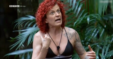 dünne schwarze teenager-onlyfans kunst heiße bild