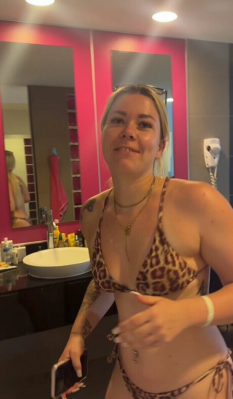 Die Meedtis nacktheit hübsche galerie