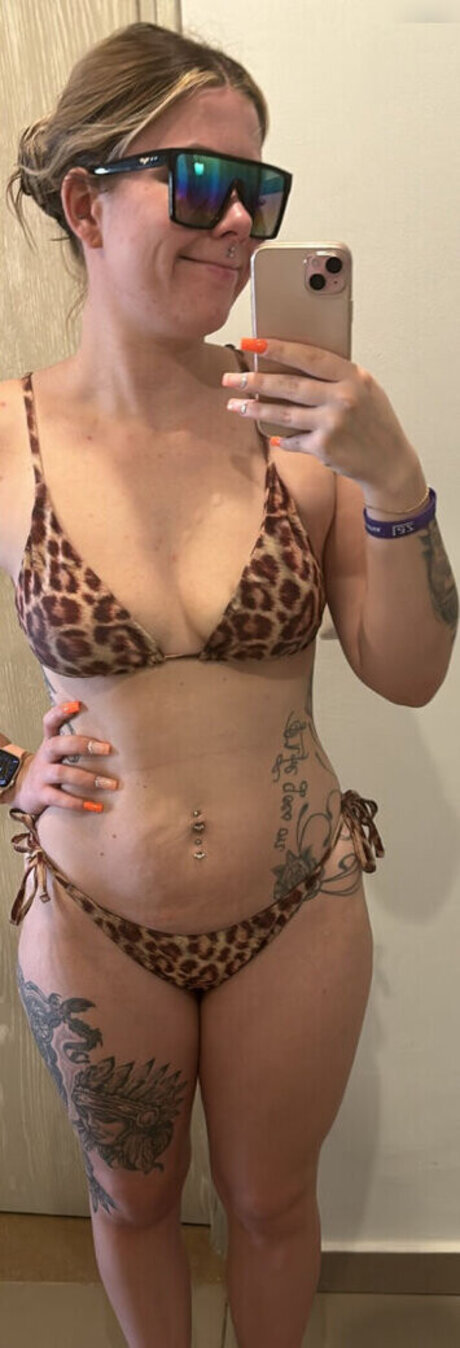 Die Meedtis erwachsene nacktheit foto