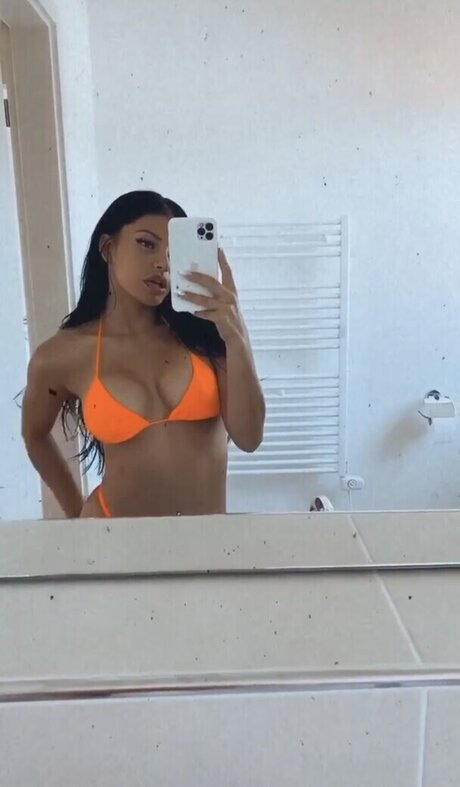 Ivana Santacruz hd exklusive fotos