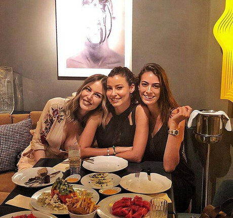 Hande Sar o lu pornostar kostenlose galerien