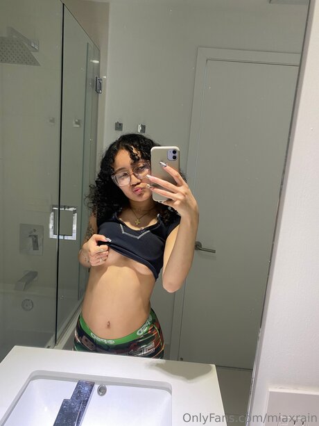 miaxrain erotische pornostar fotos