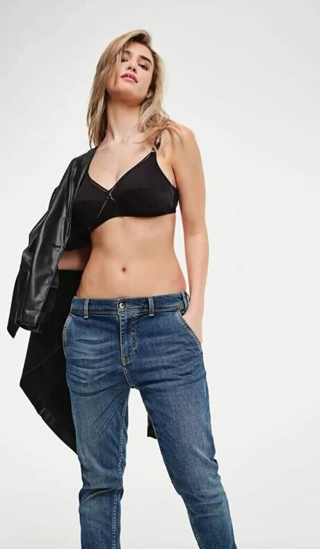 Chiara Costalunga exklusive akt galerien