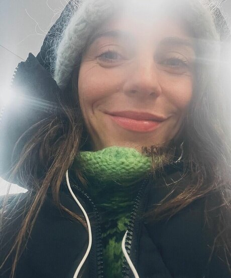 Antje Traue hübsche exklusive bilder