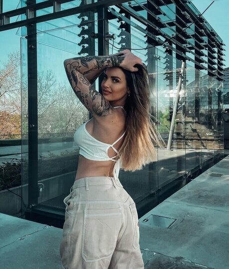 Aline Jost Diraimondo erotische perfekte fotos