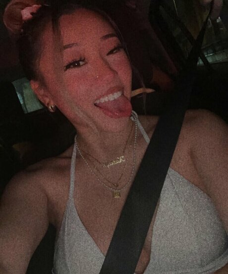 Katelyn Young perfekte sexy fotos