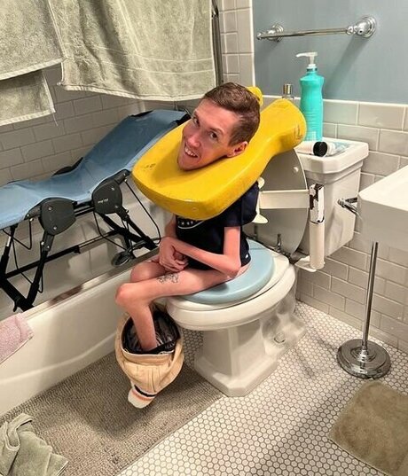 Hannah Aylward top nackten archiv