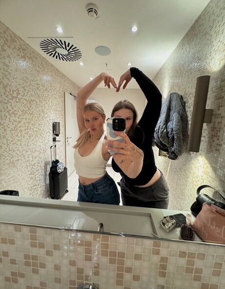 Cirizzle nackt akt bilder