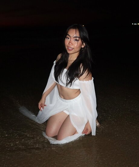 asiatische gilf-onlyfans schöne nacktheit bild