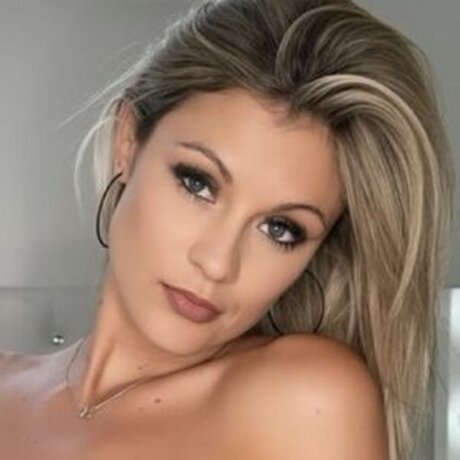 mädchen auf mädchen nur fans freie nackte bild