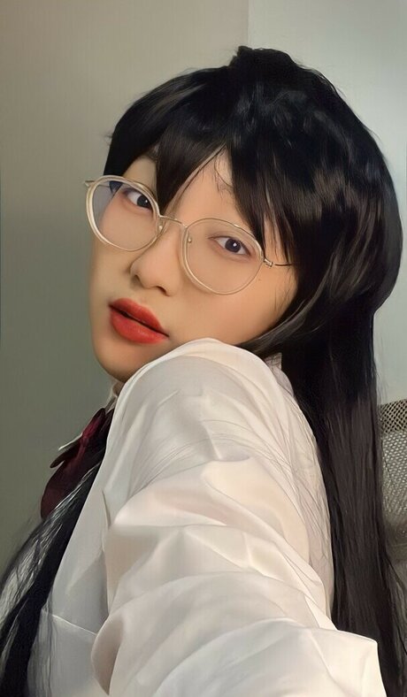 me pege7 model nackte fotos