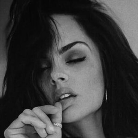 Arya LaRoca heiße erotische archiv