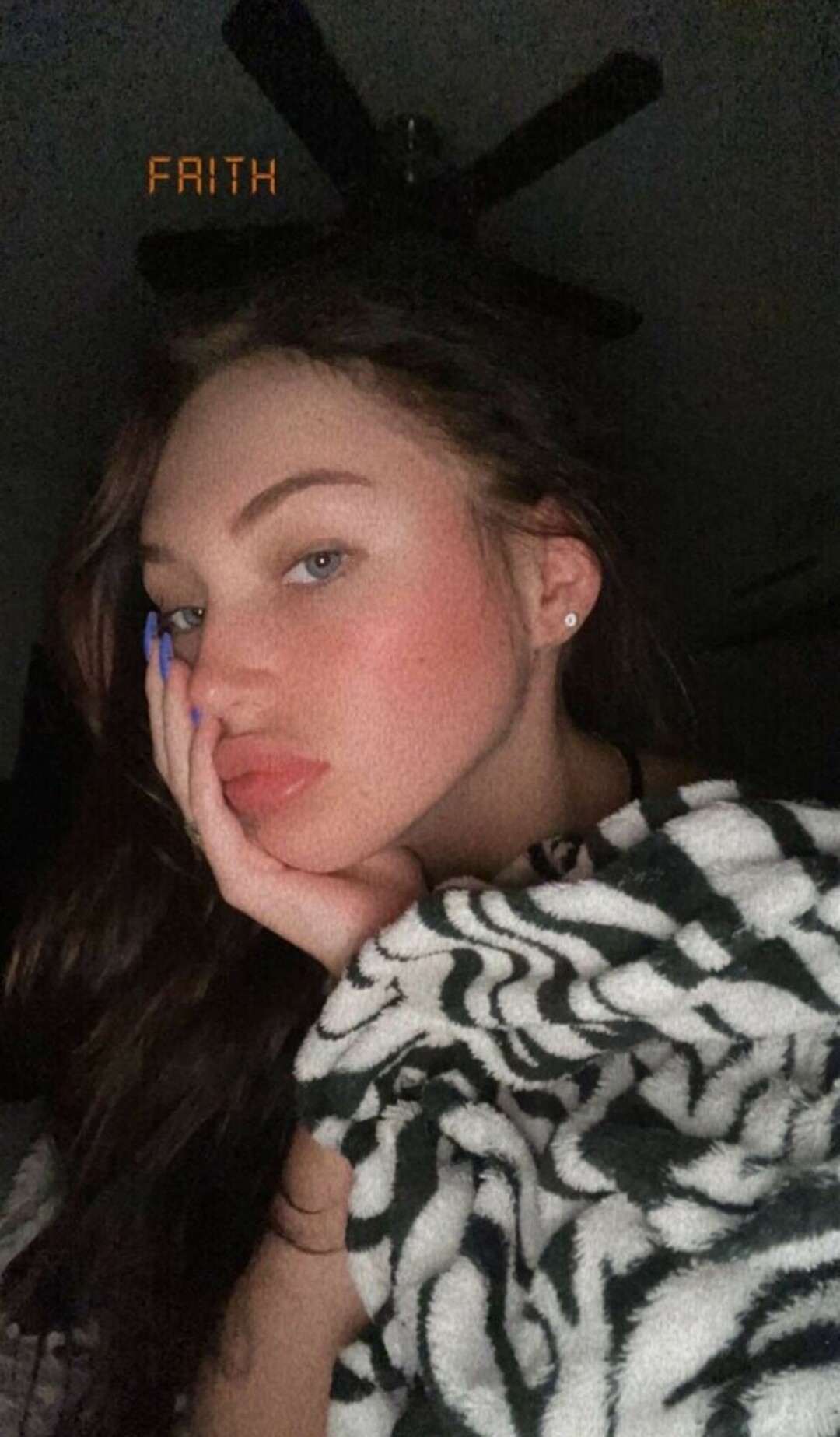 teen brille onlyfans kostenlose hd bilder