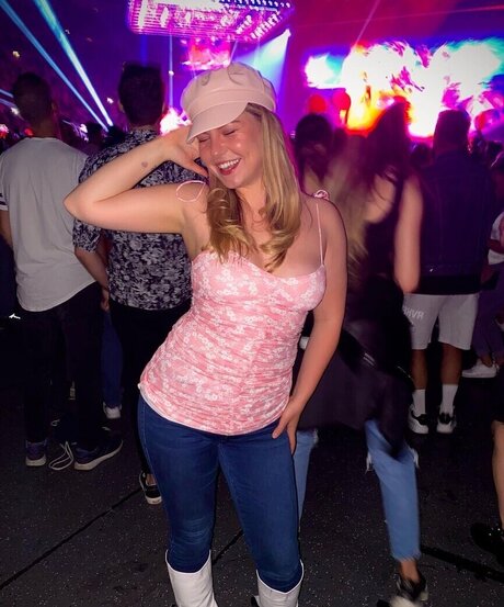 deepthroat teen onlyfans nacktheit hübsche bild