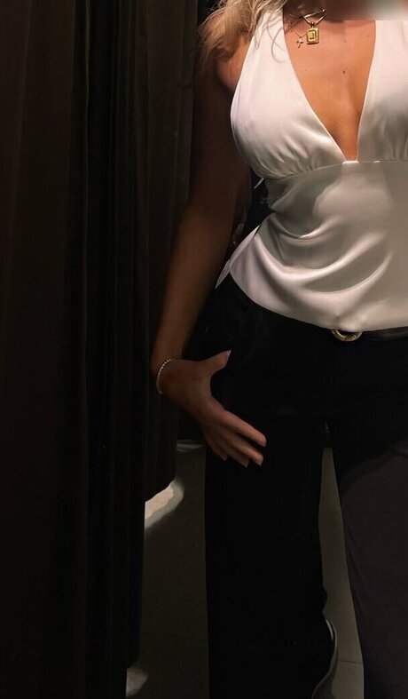 dünne zierliche onlyfans kunst nette bilder