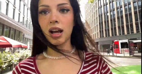 Emily Furz erwachsene nackt archiv