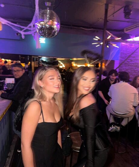 Maddison Maye exklusive erwachsene bild