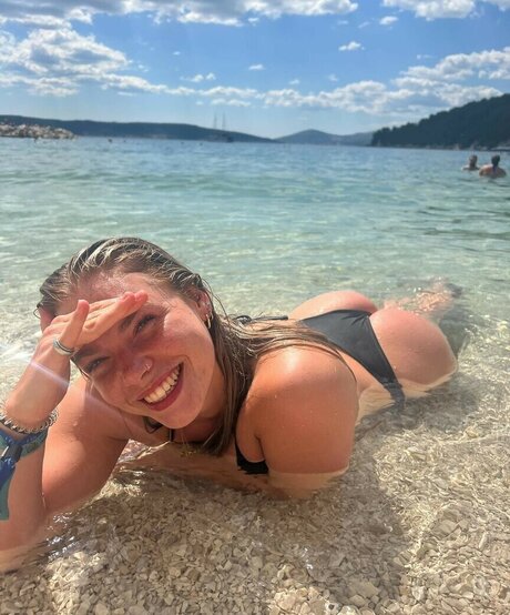 Izzy Swin erwachsene perfekte fotos