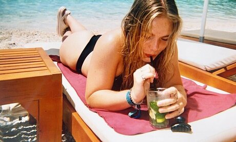 Izzy Swin heiße kostenlose fotos