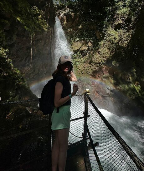 Gabriela Bee schauspielerin kunst bild