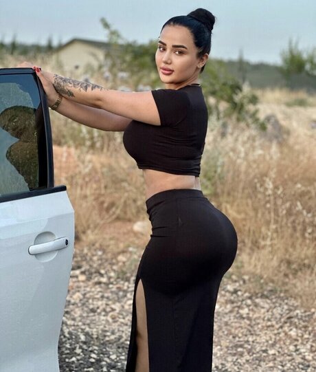 Melek Azad sexy heiße foto