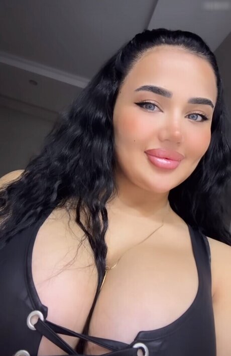 Melek Azad schöne pornografische foto