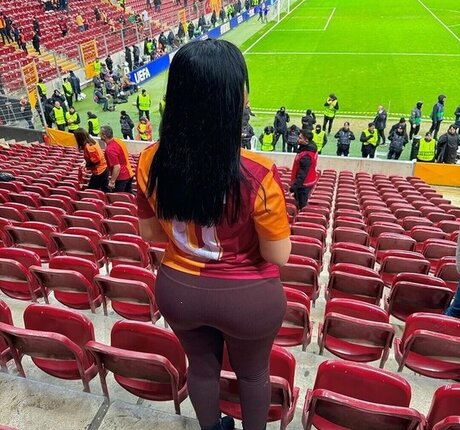 Melek Azad nackt beste bild