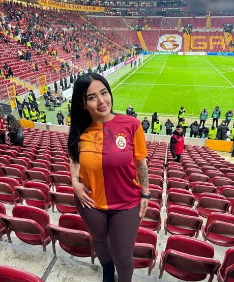 Melek Azad erotische kunst fotos