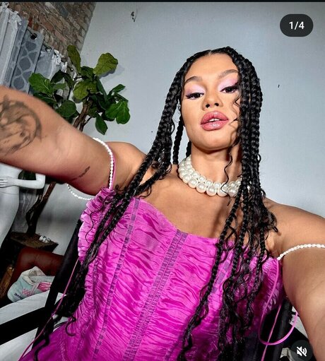 Satou Sabally perfekte nackten bilder