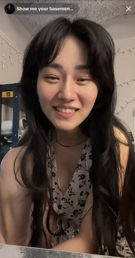 Showmeyourbasement schauspielerin heiße bilder