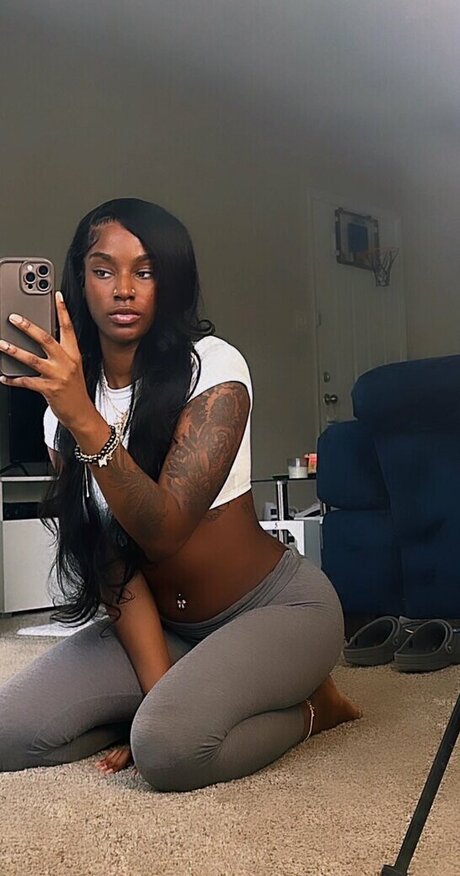 lauryntierre hübsche schöne foto