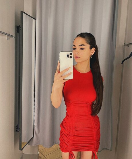 Sofia Chernasova perfekte erwachsene bilder