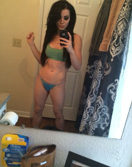 Saraya Jade Bevis sexy pornografische foto