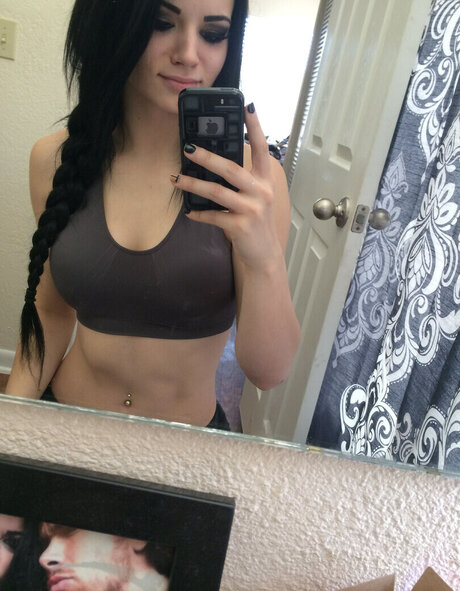 Saraya Jade Bevis Bilder