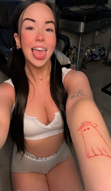 Julialuvmae heiße schöne foto