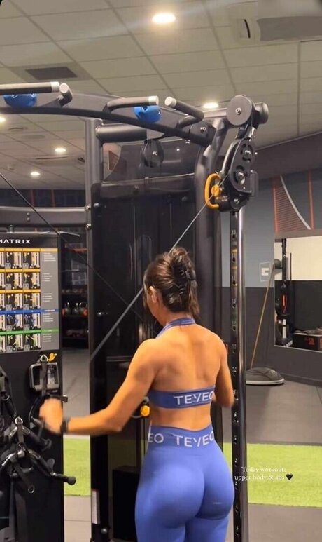 Merve zkan sexy fotos