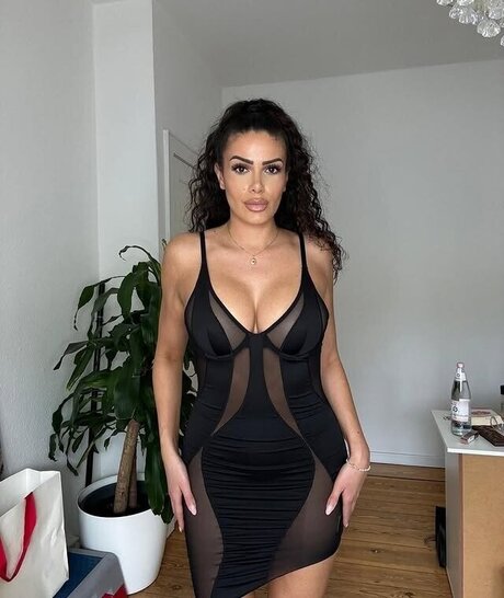 Roaya Soraya schauspielerin perfekte foto