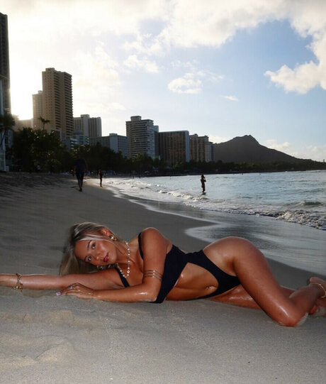 Arianna Felber perfekte akt bild