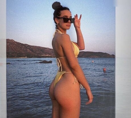 Dina Ratner nackte galerie