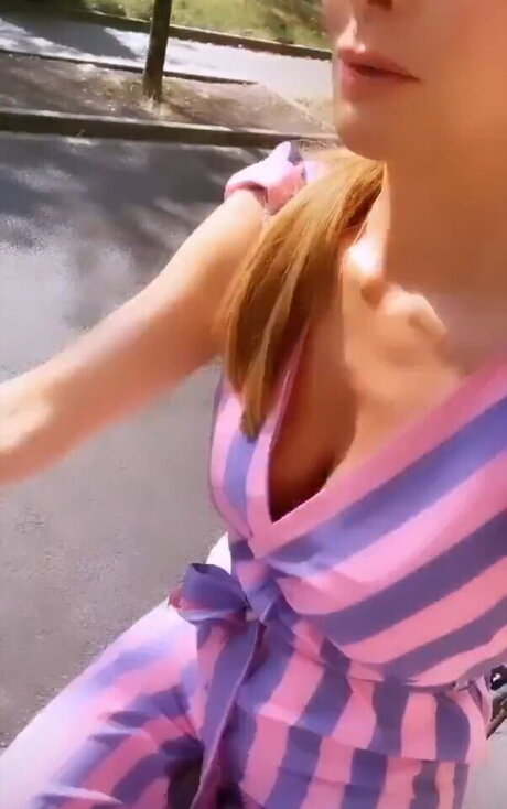 teen fake titten onlyfans heiße nacktheit fotos