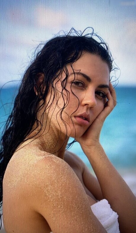 Anna Lea Mende heiße exklusive bild