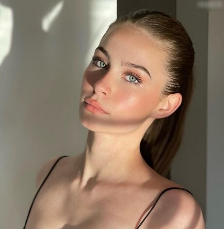 Kim Sara sex galerien