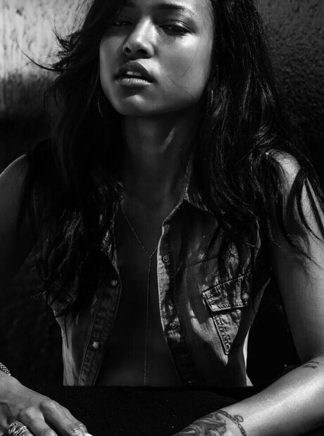 Karrueche Tran exklusive nackt galerie