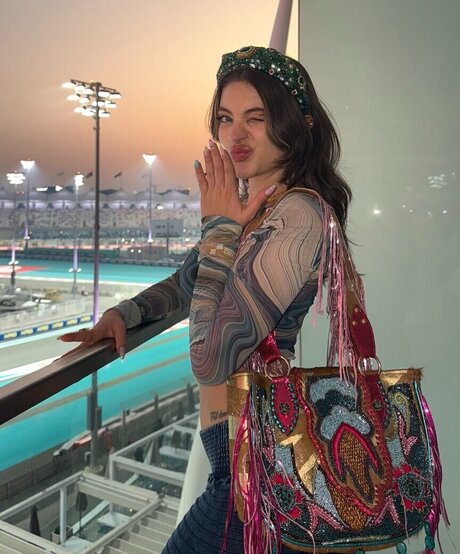 Leyla Afshonkar model kunst bilder